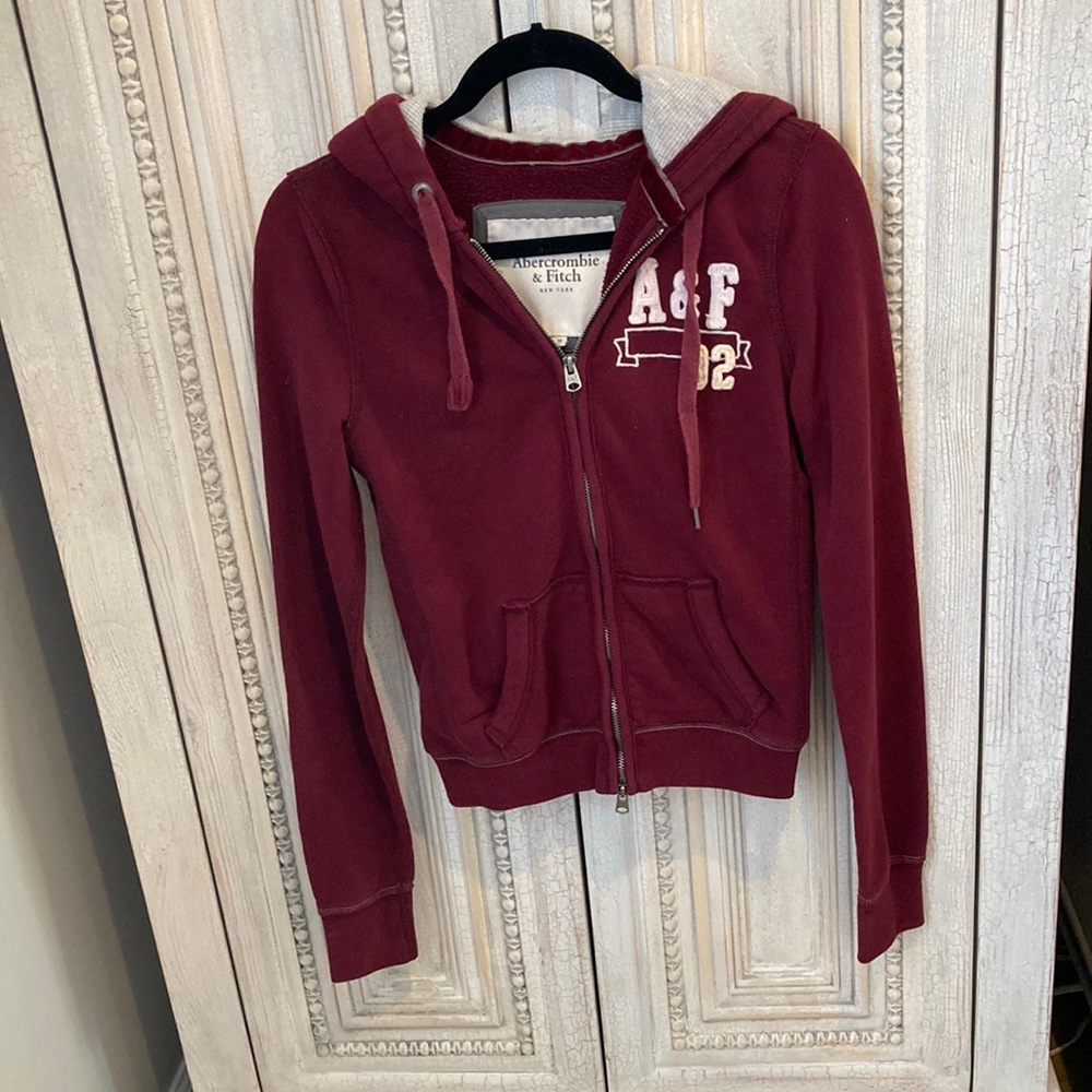 Women’s A&F sweatshirt